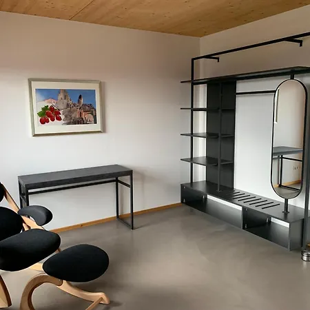 Adelnhoven Apartment